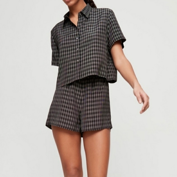Babaton Pants - Aritzia Babaton Elwood Black and White Shorts size Small